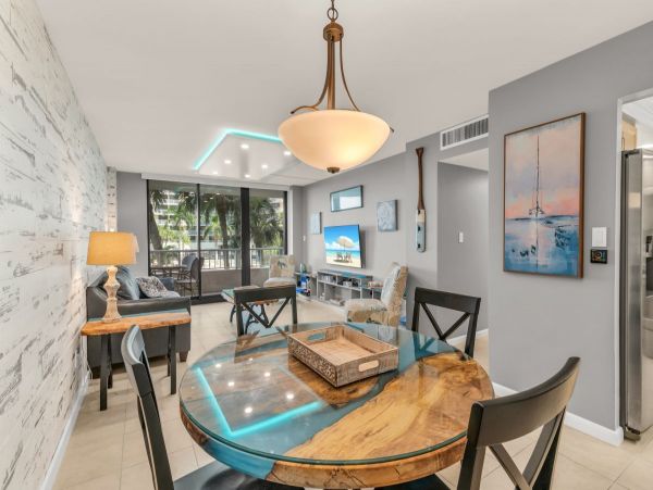 Marco Island Vacation Condo 2 BR Access a Pool & Tennis Court