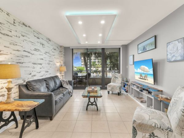 Marco Island Vacation Condo 2 BR Access a Pool & Tennis Court