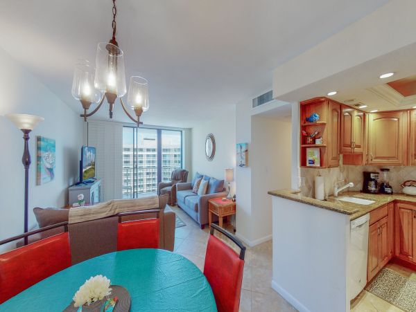Lovely 2 Bedroom Condo in Marco Island Sleeps 4
