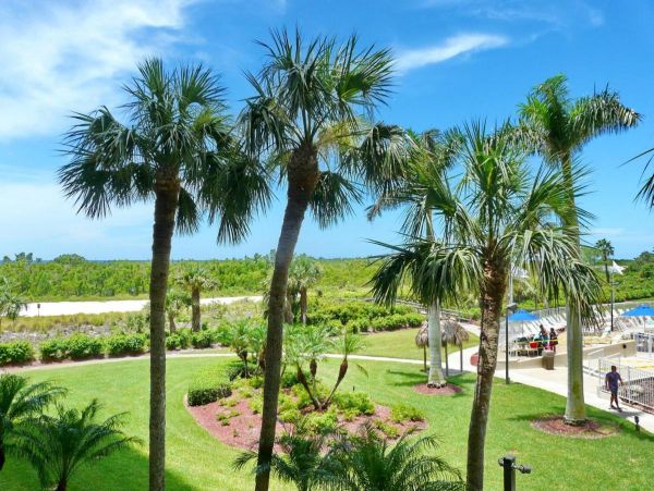 Lovely 2 Bedroom Condo in Marco Island Sleeps 4