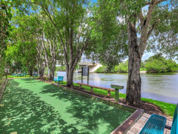 Two Bedroom Condo in  Vanderbilt Beach Sleeps Four Guests