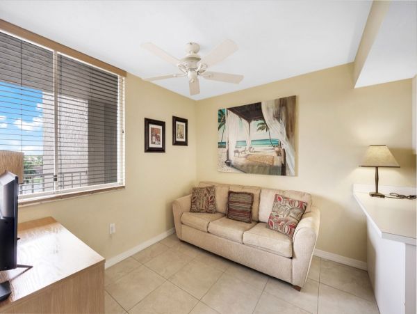 Two Bedroom Condo in  Vanderbilt Beach Sleeps Four Guests