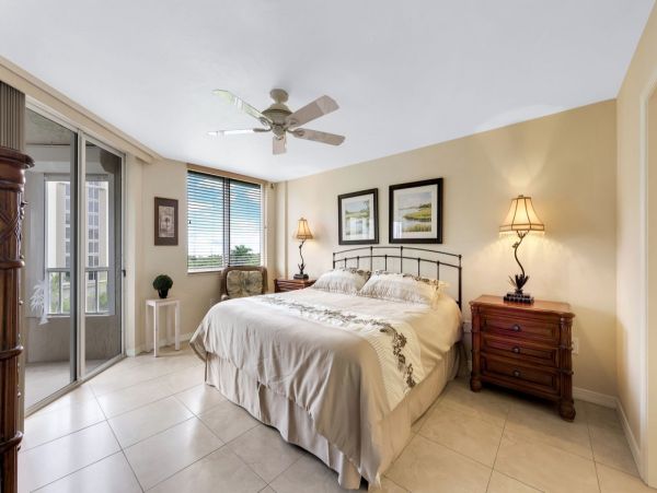 Two Bedroom Condo in  Vanderbilt Beach Sleeps Four Guests