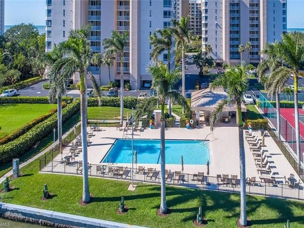 Two Bedroom Condo in  Vanderbilt Beach Sleeps Four Guests