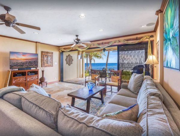 Lahaina Oceanfront Four Bedroom Vacation Home Rental