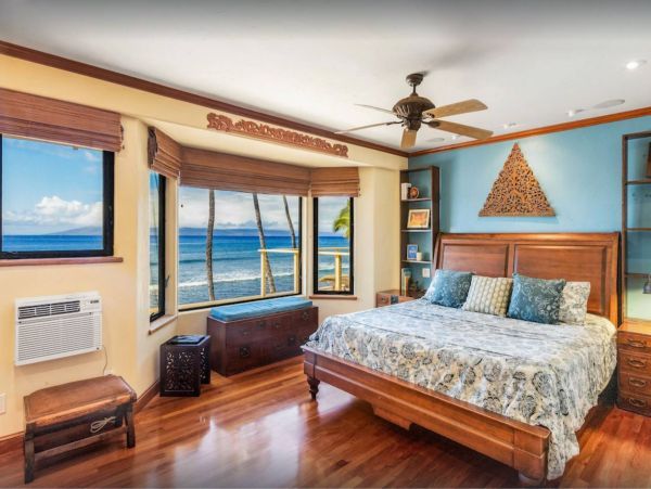 Lahaina Oceanfront Four Bedroom Vacation Home Rental