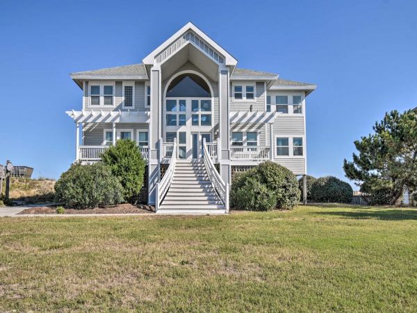 Oceanfront Home in North Carolina with Saltwater Pool