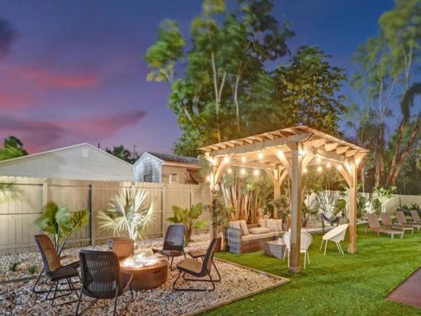 8 Bedroom Pool Vacation Home with Luxury Amenities