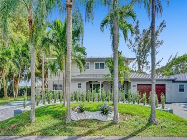 8 Bedroom Pool Vacation Home with Luxury Amenities