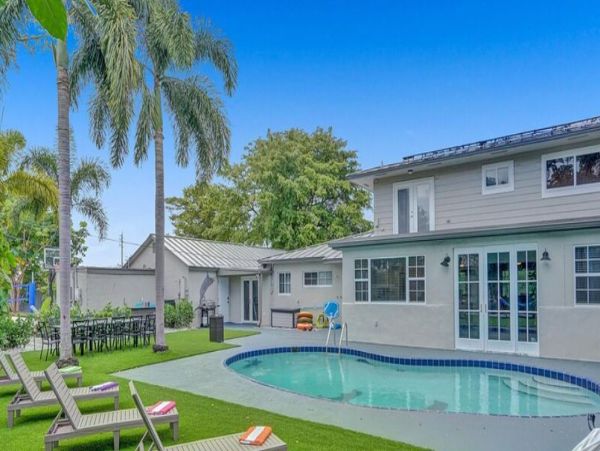 8 Bedroom Pool Vacation Home with Luxury Amenities