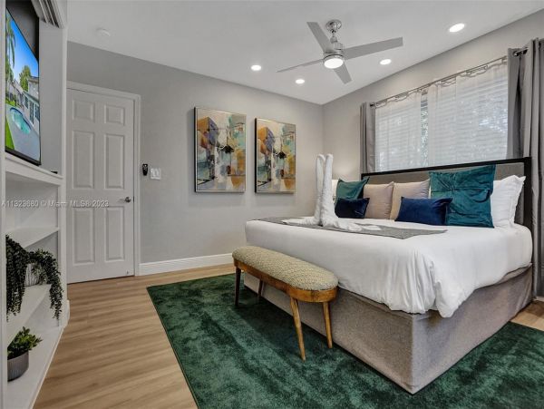 8 Bedroom Pool Vacation Home with Luxury Amenities