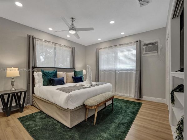 8 Bedroom Pool Vacation Home with Luxury Amenities