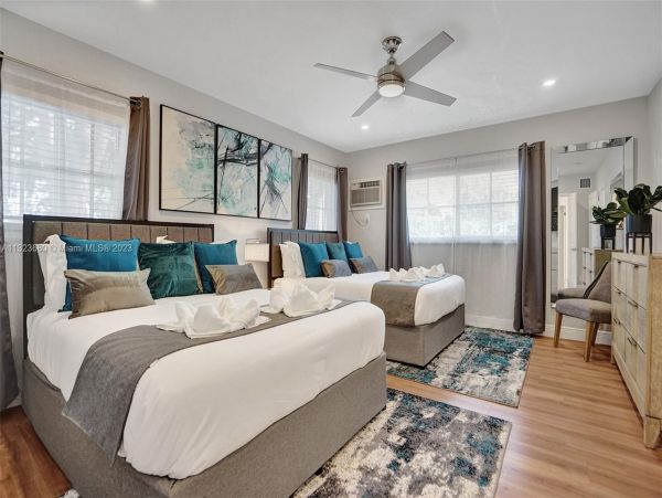 8 Bedroom Pool Vacation Home with Luxury Amenities