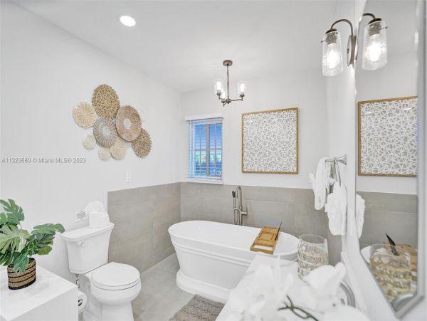 8 Bedroom Pool Vacation Home with Luxury Amenities