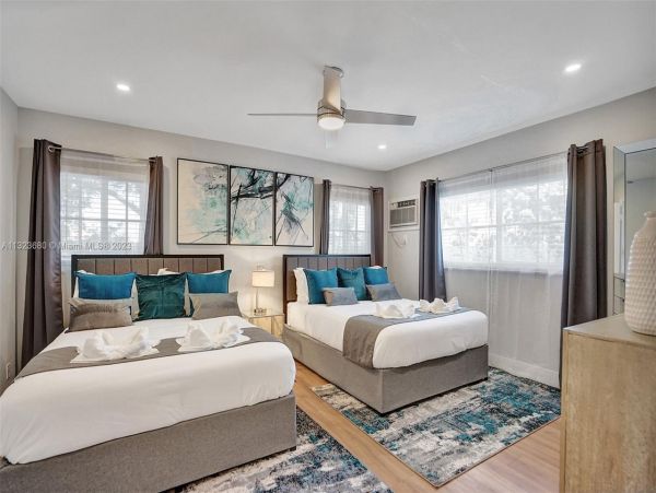 8 Bedroom Pool Vacation Home with Luxury Amenities