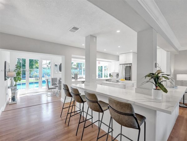 8 Bedroom Pool Vacation Home with Luxury Amenities