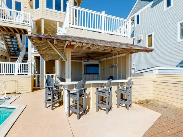 Oceanfront Seven Bedrooms Vacation Home in Outer Banks