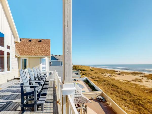 Oceanfront Seven Bedrooms Vacation Home in Outer Banks