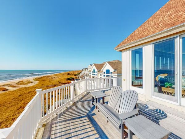Oceanfront Seven Bedrooms Vacation Home in Outer Banks