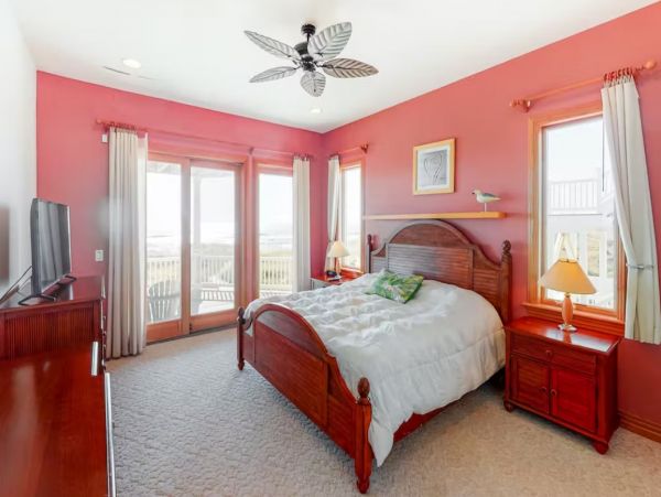 Oceanfront Seven Bedrooms Vacation Home in Outer Banks