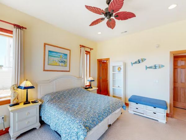 Oceanfront Seven Bedrooms Vacation Home in Outer Banks