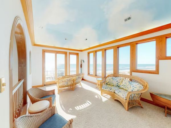 Oceanfront Seven Bedrooms Vacation Home in Outer Banks