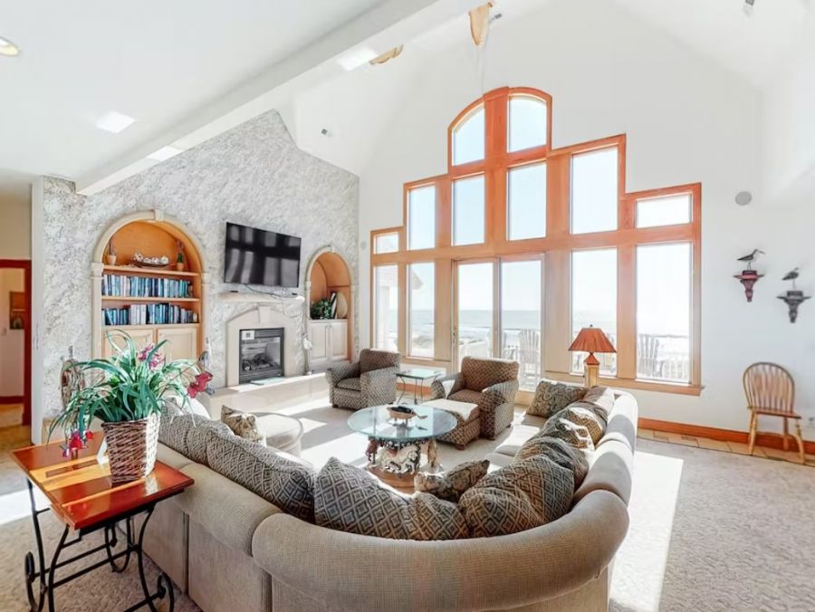 Oceanfront Seven Bedrooms Vacation Home in Outer Banks