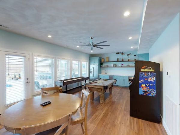 Ocean Front Eight Bedroom Vacation Home in Virginia Beach