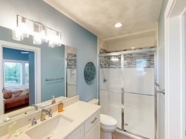 Ocean Front Eight Bedroom Vacation Home in Virginia Beach