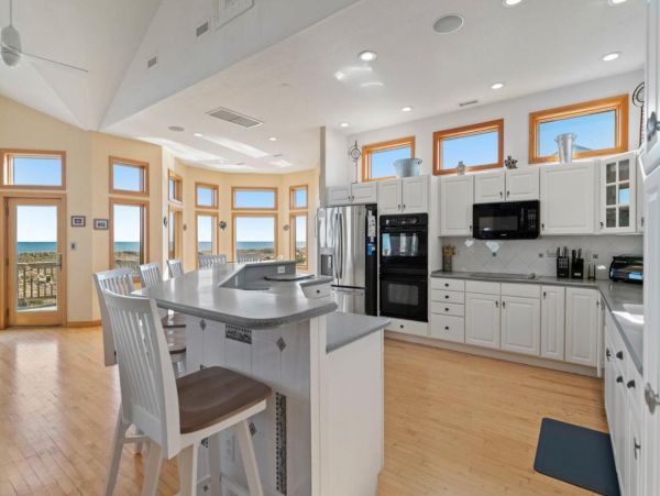 Ocean Front Home with Great Views, Pool, Hot Tub & Theater