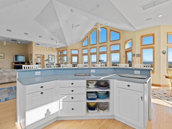 Ocean Front Home with Great Views, Pool, Hot Tub & Theater