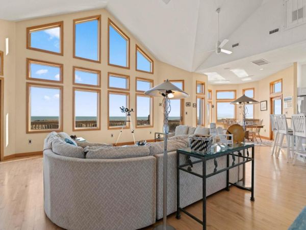 Ocean Front Home with Great Views, Pool, Hot Tub & Theater
