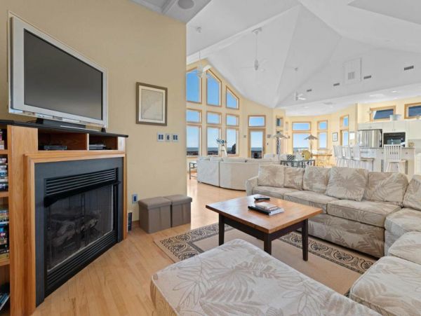Ocean Front Home with Great Views, Pool, Hot Tub & Theater