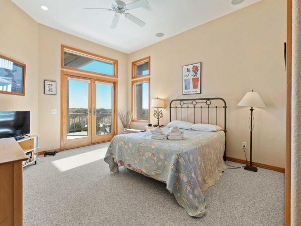 Ocean Front Home with Great Views, Pool, Hot Tub & Theater