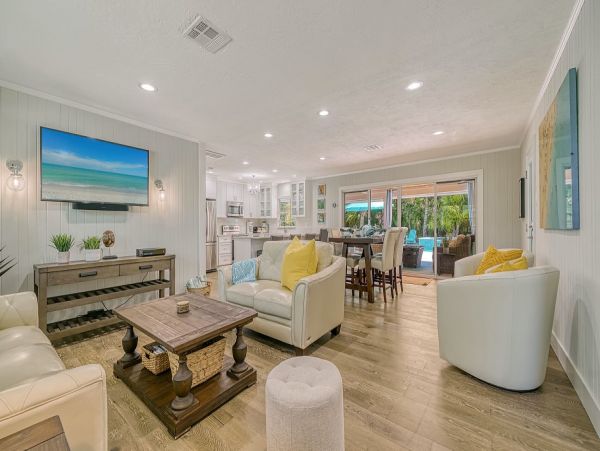 Gorgeous Vacation Pool Home in Lido Key Close to Beach