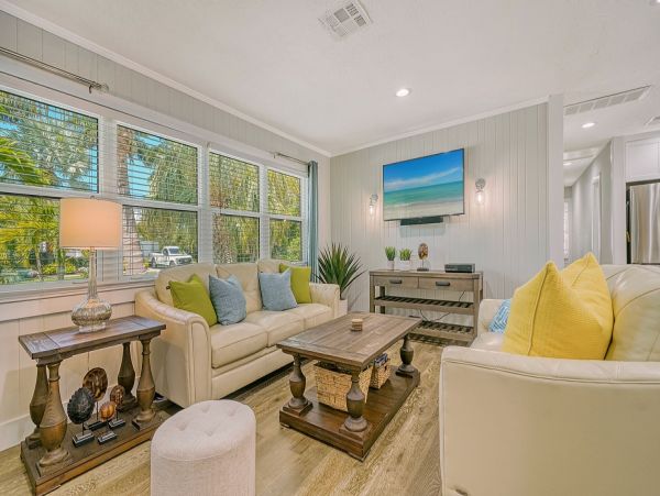 Gorgeous Vacation Pool Home in Lido Key Close to Beach