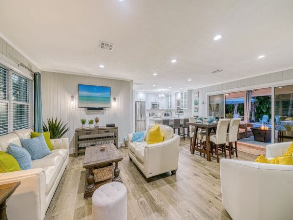 Gorgeous Vacation Pool Home in Lido Key Close to Beach