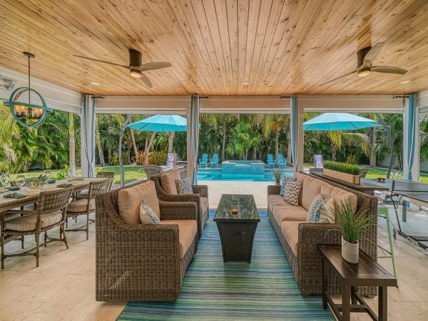 Gorgeous Vacation Pool Home in Lido Key Close to Beach