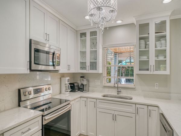 Gorgeous Vacation Pool Home in Lido Key Close to Beach
