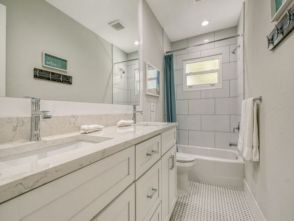 Gorgeous Vacation Pool Home in Lido Key Close to Beach