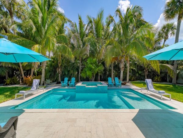 Gorgeous Vacation Pool Home in Lido Key Close to Beach