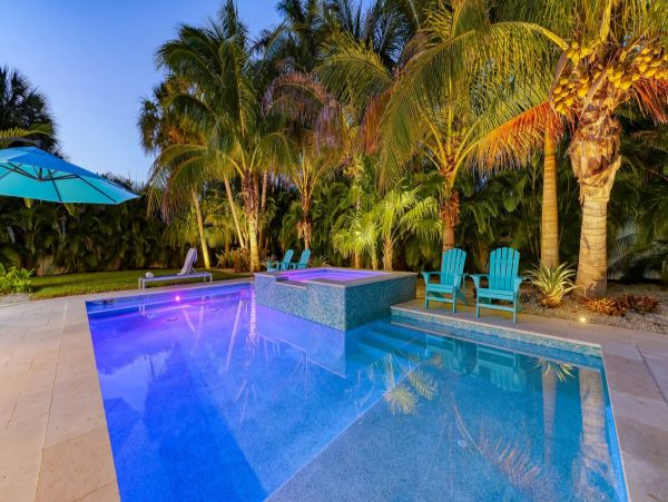 Gorgeous Vacation Pool Home in Lido Key Close to Beach