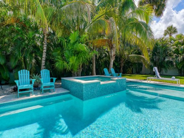 Gorgeous Vacation Pool Home in Lido Key Close to Beach