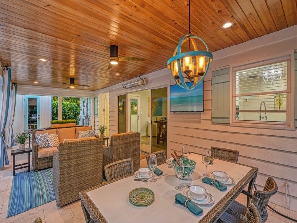 Gorgeous Vacation Pool Home in Lido Key Close to Beach