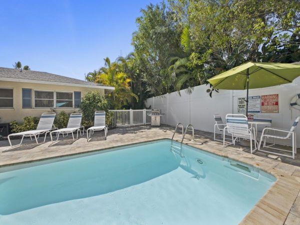 Siesta Key Vacation Home Ten Bedroom Walk to Beach