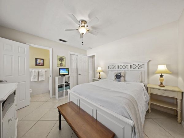 Siesta Key Vacation Home Ten Bedroom Walk to Beach