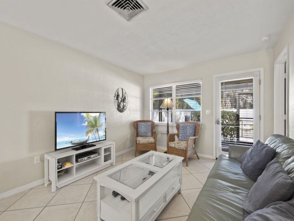 Siesta Key Vacation Home Ten Bedroom Walk to Beach