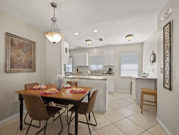 Siesta Key Vacation Home Ten Bedroom Walk to Beach