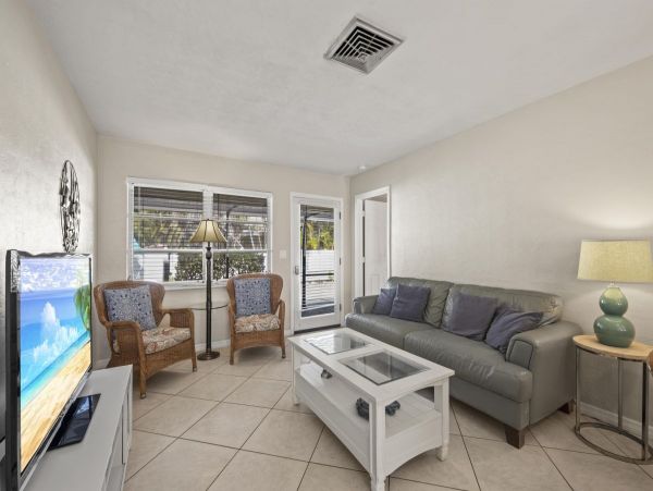 Siesta Key Vacation Home Ten Bedroom Walk to Beach