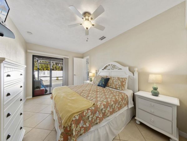 Siesta Key Vacation Home Ten Bedroom Walk to Beach